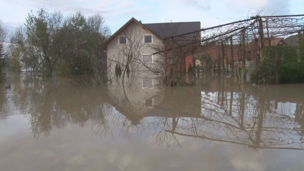 V Rdečem križu so in še bodo pomagali po poplavah