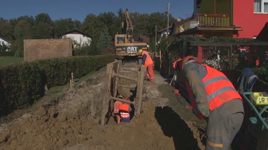 Dela na izgradnji kanalizaciji potekajo, a zmanjkuje denarja