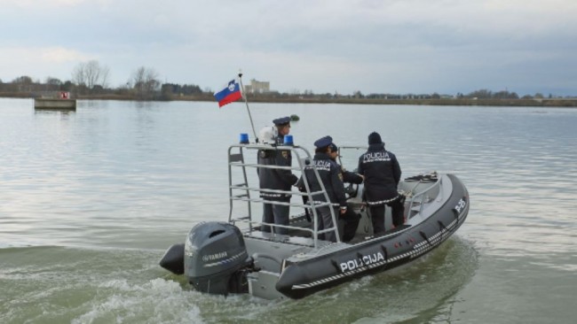 Nov policijski čoln