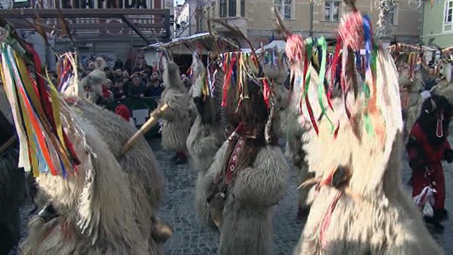 Pred nami je mednarodna pustna povorka