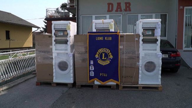 Lions klub Ptuj podaril gospodinjske aparate