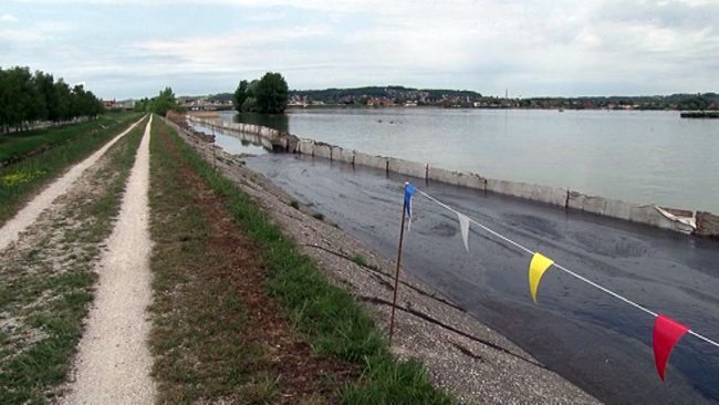 Čiščenje mulja v Ptujskem jezeru