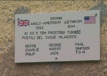 Plošča v spomin angloameriškim vojakom