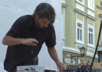 Zvok izpod prstov zvočnega umetnika Miha Ciglarja