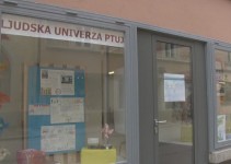 Špajza modrosti – ptujska dnevna soba za vse generacije