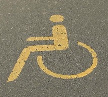 Redarji nadzirali parkirna mesta za invalide
