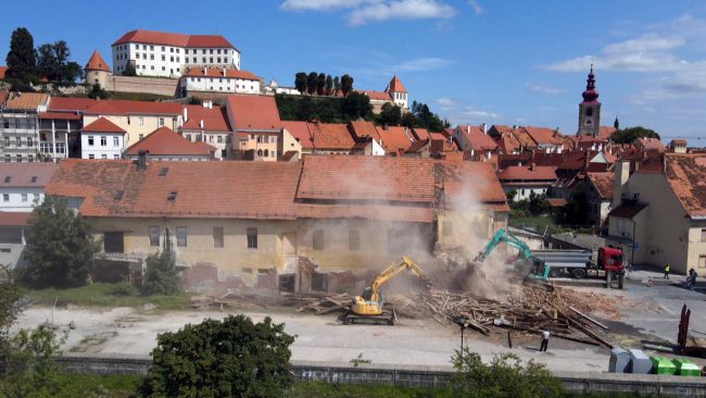 V prihodnjih letih sledi ureditev površine pri Koteksu