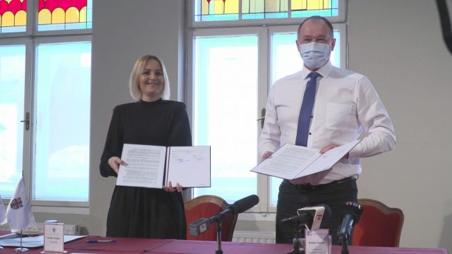 Slavnostni podpis gradbene pogodbe »Ureditev površin za kolesarje na Rogozniški cesti«