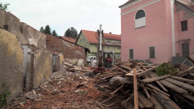 Rušitev stavb za Dominikanskim samostanom na Ptuju