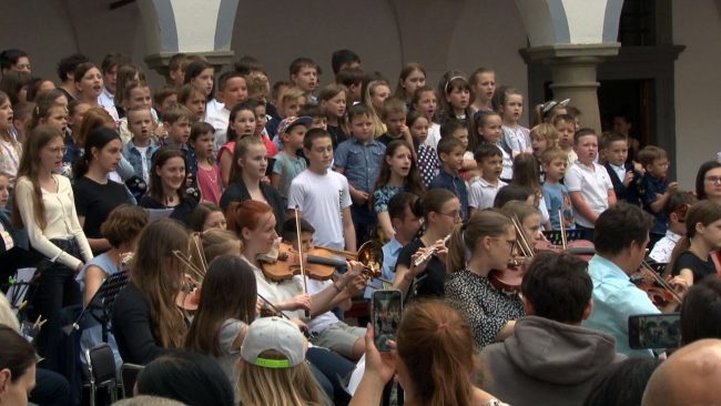 Maček Muri – glasbeno plesna pravljica