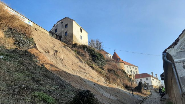 Zaključena so dela sanacije dveh usadov pod ptujskim gradom