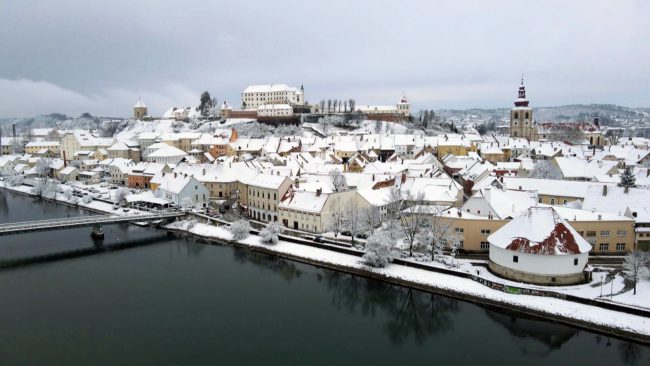 Na Ptuju je zapadlo od pet do petnajst centimetrov snega