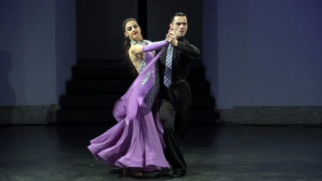 Vrhunska plesalca Ana Ekart in Vincenzo Chianeze