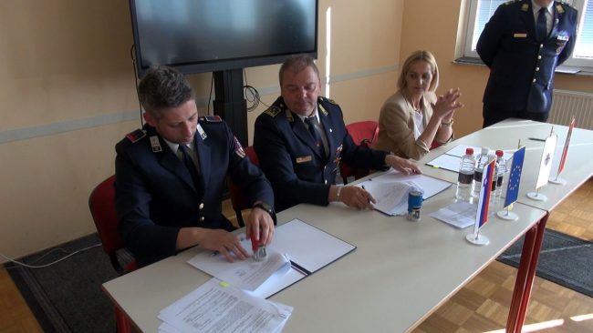 Podpis aneksov k pogodbi o opravljanju javne gasilske službe v Mestni občini Ptuj