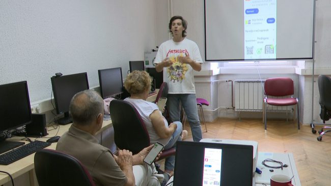 Pametni telefon? Mala malica?