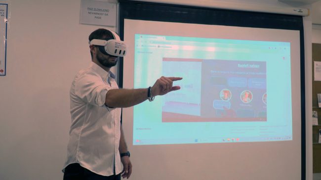 Predstavitev poklicev s pomočjo virtualne resničnosti