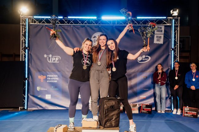 10. člansko državno prvenstvo v klasičnem troboju moči: absolutna zmagovalca tudi letos Katja Babič in Uroš Pihler ( 10. člansko državno prvenstvo v klasičnem troboju moči: absolutna zmagovalca tudi letos Katja Babič in Uroš Pihler (