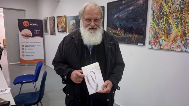 Pater Karel Gržan je predstavil svoje delo Kako misliti ta svet drugače!