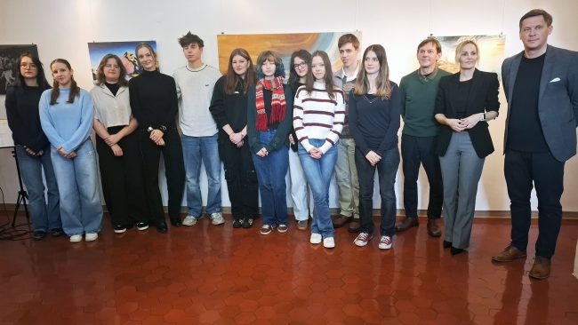 Odprtje razstave Iz besede v sliko dijakov umetniške gimnazije v Galeriji Magistrat