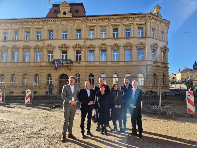 Regijski obisk v Podravju: ogled gradbenih del na mariborski in ptujski upravni enoti