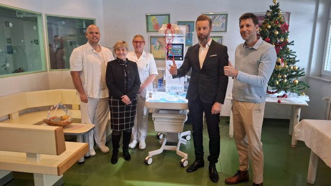 Reanimacijska ogrevalna mizica za neonatalno oskrbo