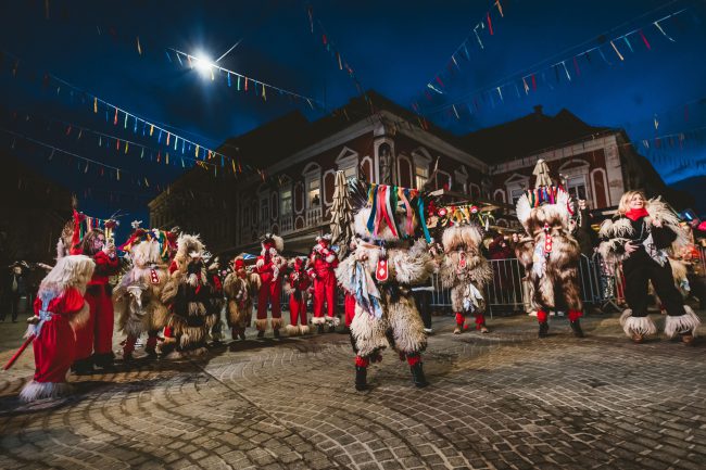 Preko 700 združenih kurentov in korantov poskrbelo za edinstven večer na Ptuju