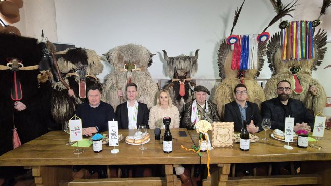 V Ptujski kleti so predstavili jubilejno kurentovo vino Mistik 2025