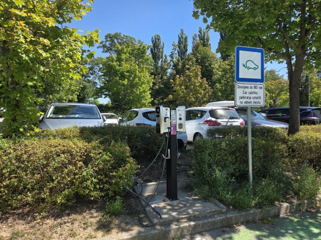 Javne službe Ptuj uspešne na razpisu – na Ptuju bo postavljenih 10 novih polnilnih postaj za električna vozila