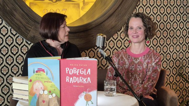 Mojca Fatur v Kavarni Evropa