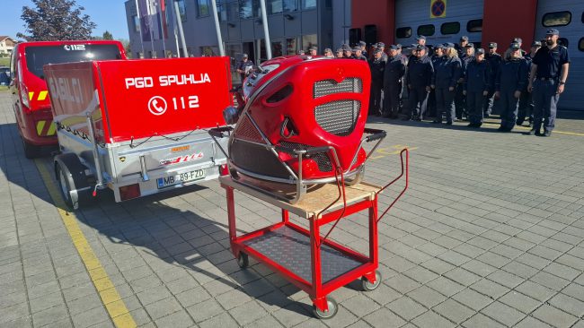 Predaja novega gasilskega priklopnika z motorno brizgalno (PMB) v Spuhlji
