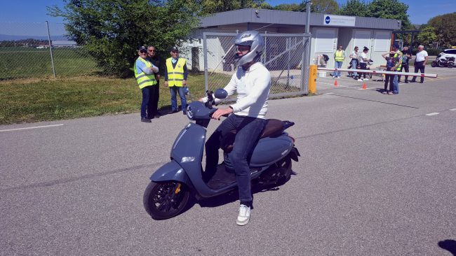 Na usposabljanju motoristov in voznikov mopedov se je zbralo okrog 100 udeležencev