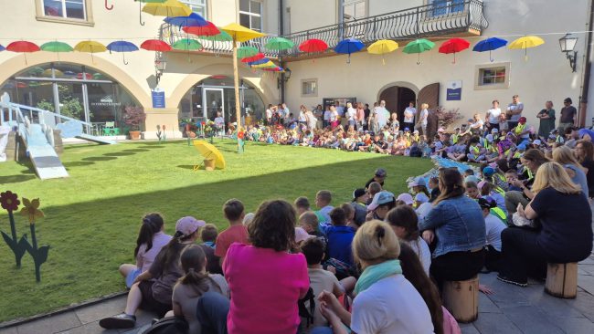Četrti festival ptujske knjižnice posvečen pravljici Moj dežnik je lahko balon