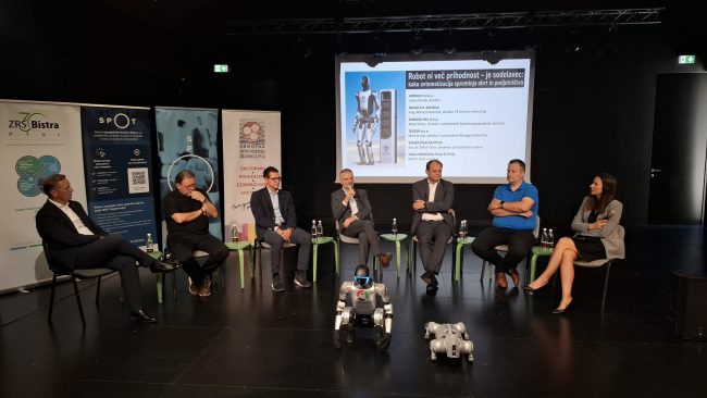 Okrogla miza »Robot ni več prihodnost – je sodelavec«