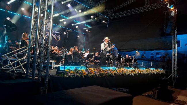 Gala večer slovenske popevke: brezčasne melodije za nova občinstva
