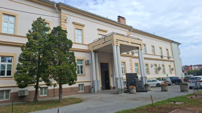 Ptujska bolnišnica po polovici leta 2026 izkazuje približno 1,3 milijona evrov minusa