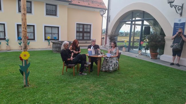 Glasovi Slovenije: Razgled na slovensko poezijo
