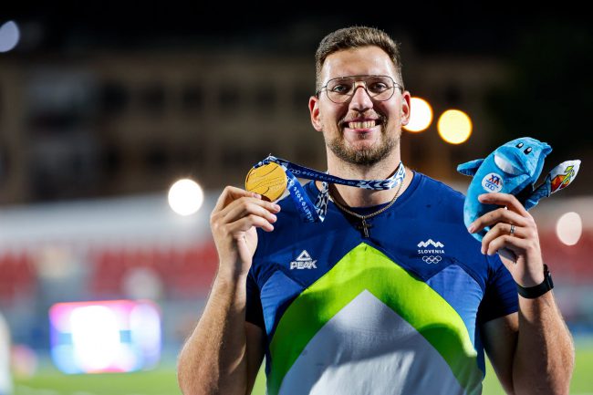 Kristjan Čeh z zlato medaljo, Anej Čurin Prapotnik z dvema bronastima medaljama
